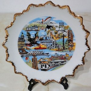 Lote siguiente: Platillo Decorativo Vintage "Vancouver, British Columbia, Canadá" Festoneado con Borde Dorado