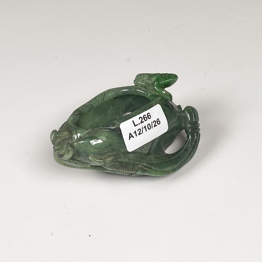 Centrito Decorativo de Jade Verde con Forma de Tortuga