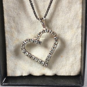 Cadena Plateada con Dije de Corazón Brillante - imagen 7