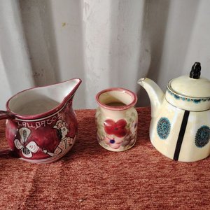 Jarra, Florero y Cafetera de Cerámica Decorada - imagen 2