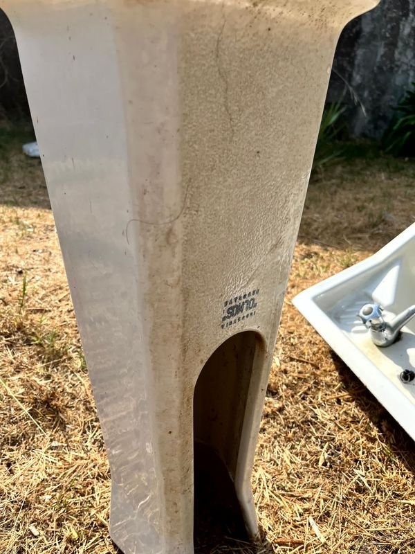 Juego de Baño Olmo de Loza Blanca: Lavatorio con Pedestal – Bidet – Inodoro y Antiguo Bidet de Loza Cisterna de Plástico - imagen 4