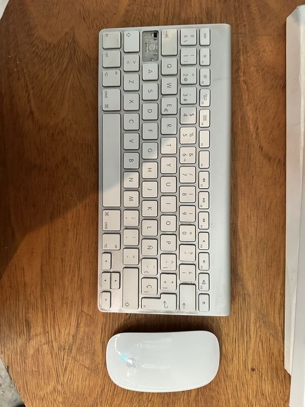 Lote anterior: Teclado y Mouse Inalámbrico Apple Magic