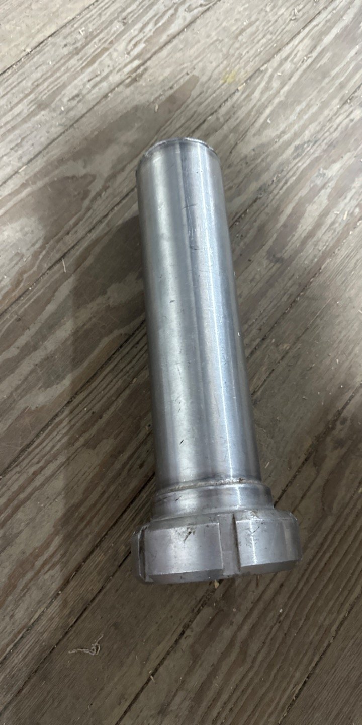Pieza de Metal Cilíndrica para Sanitario