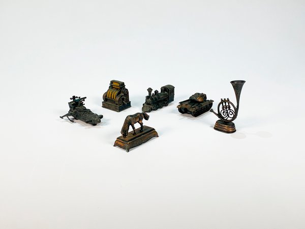 Seis Sacapuntas Decorativos Vintage: Caja Registradora, Locomotora, Nave Espacial, Trompeta, Caballo y Tanque - imagen 1