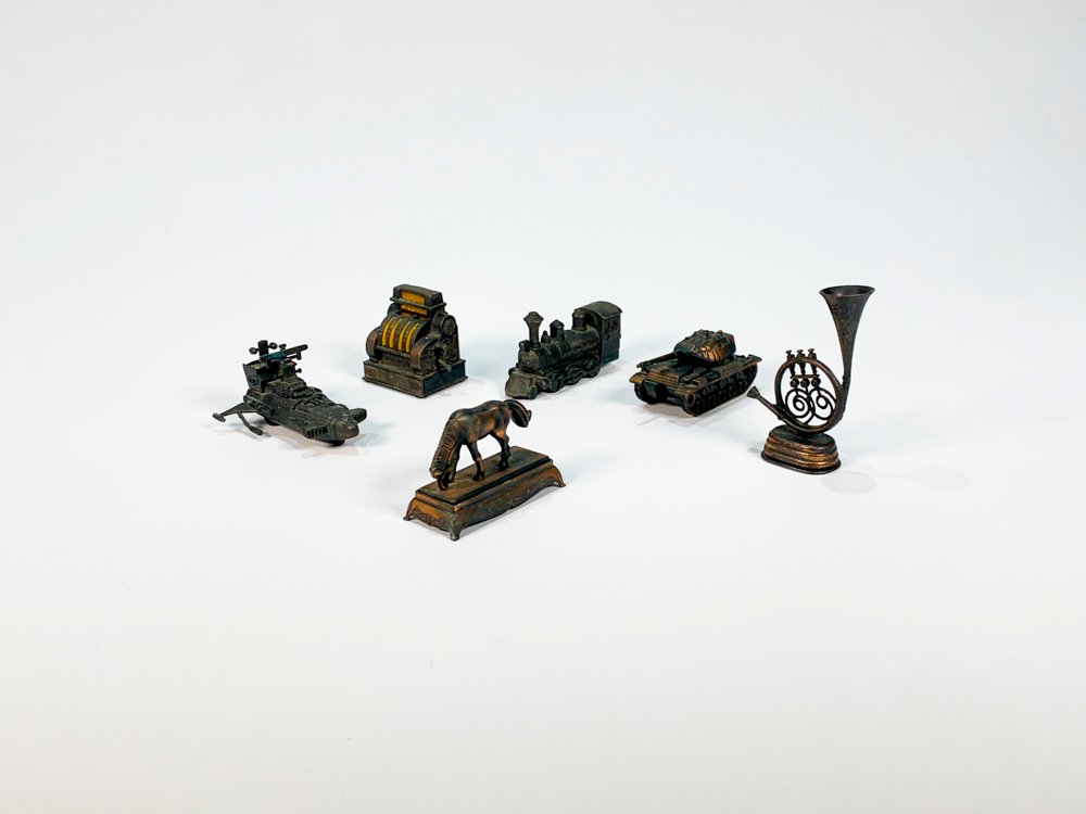 Seis Sacapuntas Decorativos Vintage: Caja Registradora, Locomotora, Nave Espacial, Trompeta, Caballo y Tanque