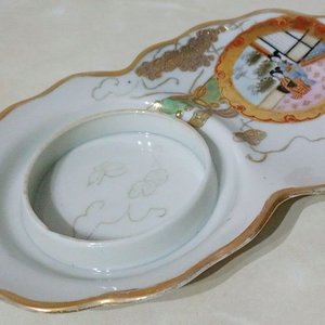 Plato de Merienda Vintage de Porcelana Japonesa con Diseño Pintado a Mano y Detalles Dorados - imagen 3