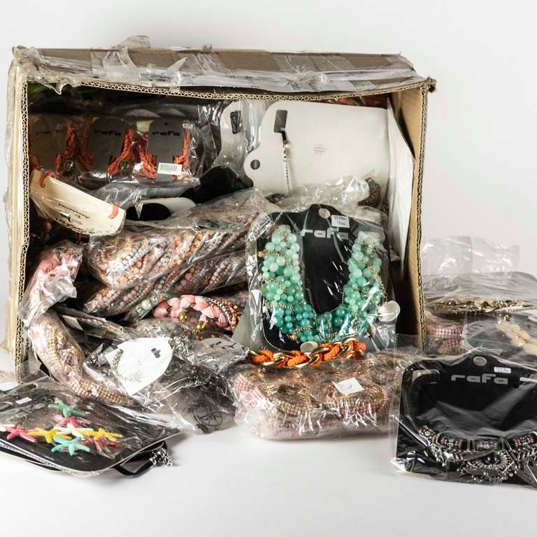 Gran lote de joyería en buen estado