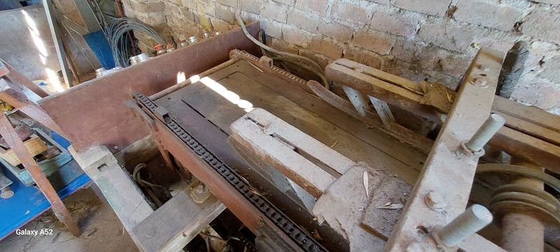 Aparato raro de metal con características antiguas - imagen 2
