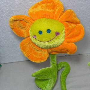 Lote de Juguetes: Peluches, Pistolas, Reproductor CD Panasonic y Más - imagen 15