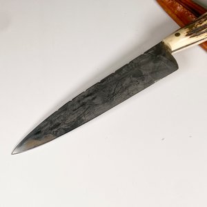 Cuchillo de Acero con Cabo de Guampa y Vaina de Cuero - imagen 3