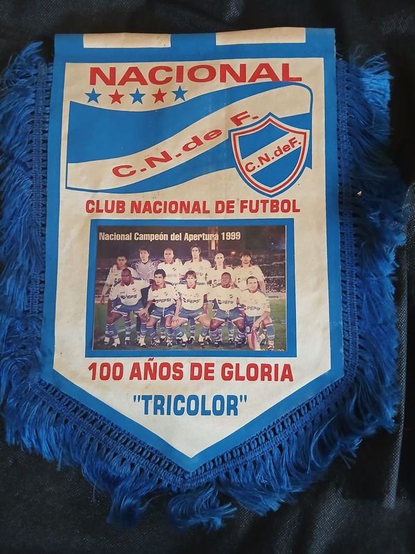 Banderín Conmemorativo Club Nacional de Football Apertura 1999 "100 Años de Gloria"