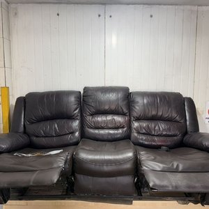 Lote anterior: Sofá Reclinable de 3 Plazas en Cuero Sintético Marrón con Desgaste