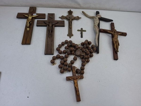 Lote de 7 Cruces y Rosario con Diseños Variados - imagen 1