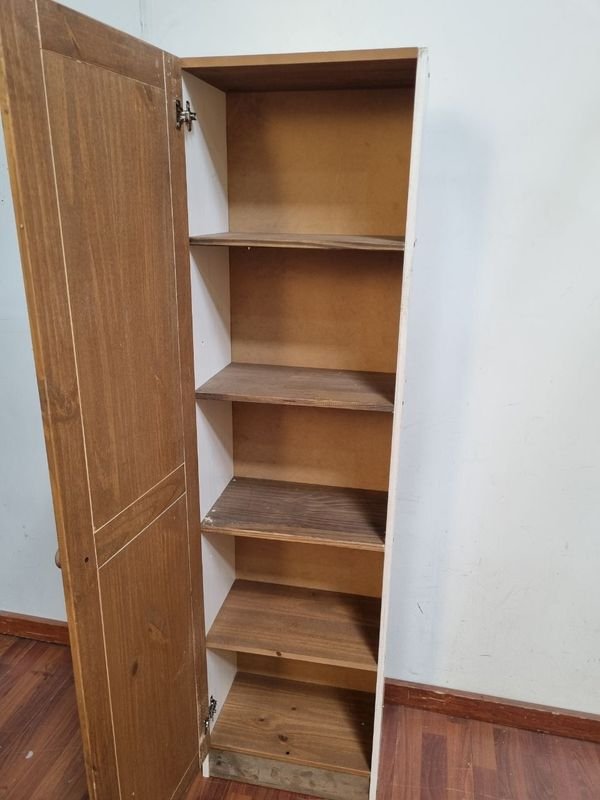 Placard Una Puerta de Madera con Diseño Antiguo - imagen 2