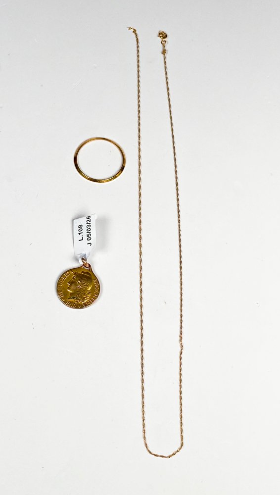 Lote anterior: Cadena de oro con accesorios y moneda