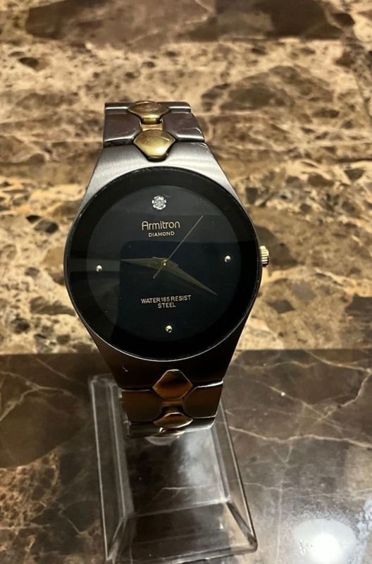 Reloj Armitron Diamond Acero Inoxidable Dorado y Plateado