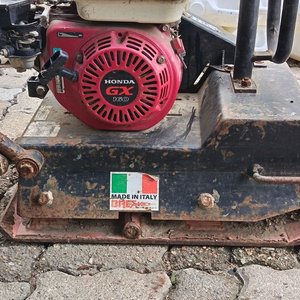 Compactadora Vibratoria Unidireccional (Heavy Duty) - Motor a gasolina profesional Honda GX160 de 5.5 HP. – Detalles de Uso Sin Probar – Se Vende a la Vista - imagen 4