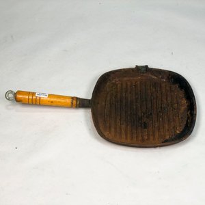Lote siguiente: Plancha Grill de Hierro Fundido con Mango de Madera
