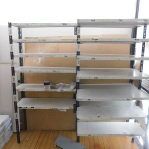 Estantería de metal - imagen 1