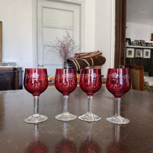 Juego de 4 Copas Bajas Rojas con Grabado de Flores - imagen 7