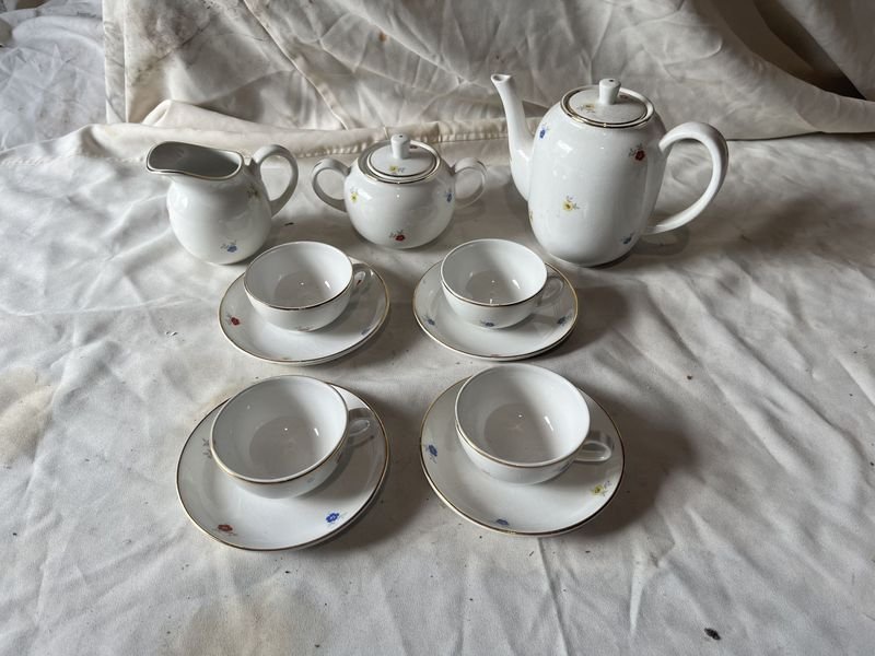 Lote siguiente: Juego de café italiano con 4 tazas