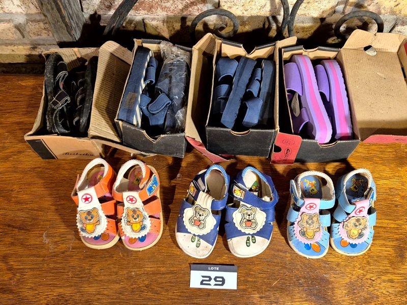Lote de 7 Sandalias Infantiles: Varios Modelos, Colores y Talles