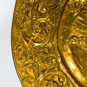 Plato Decorativo Circular en Bronce con Escena de Bodegón - 42 cm - imagen 3