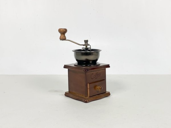 Lote anterior: Molinillo para café en madera y metal con cajón