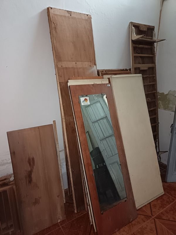 Ropero antiguo desarmado 4 puertas - imagen 1