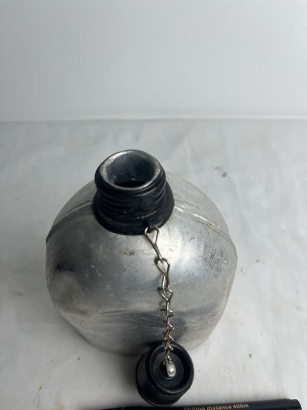 Botella de Metal con Cadena y Marcador - imagen 5