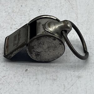Silbato Inglés Acme Metálico con Aro - imagen 3