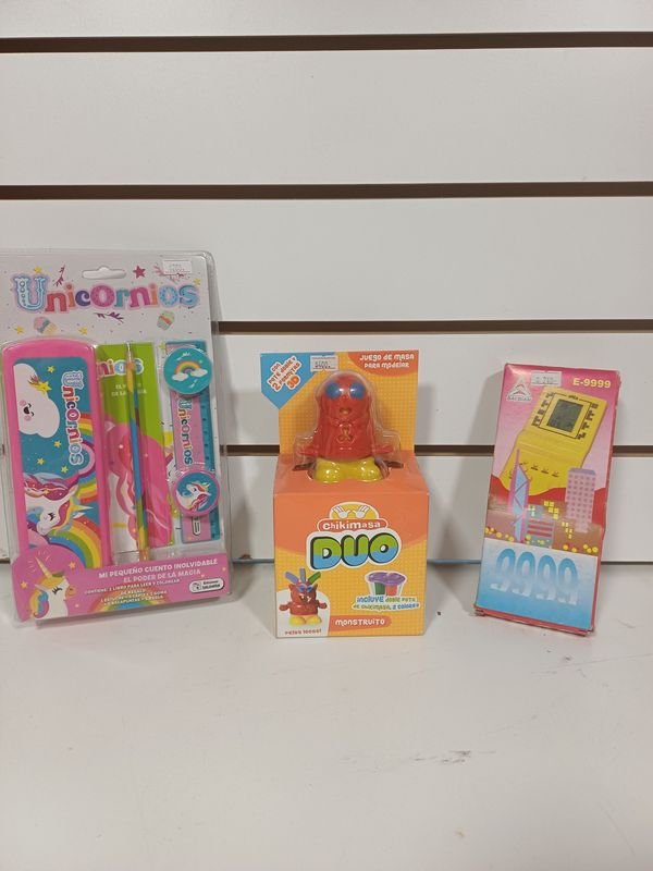 Set de Masa para Moldear "Monstruito" con Unicornios y Juego Electrónico