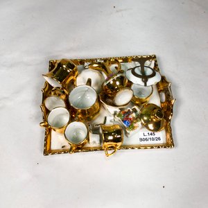 Miniaturas de Porcelana Dorada: Bandeja, Tetera, Tazas y Floreros - imagen 2