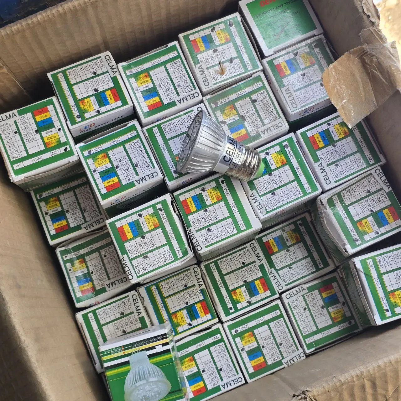 Lote siguiente: Lote de Dicroicas LED con Caja