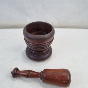 L 453 - 2 Piezas - Antiguo mortero con mazo de madera torneada, ideal para uso en cocina o como pieza decorativa de estilo rústico - imagen 2