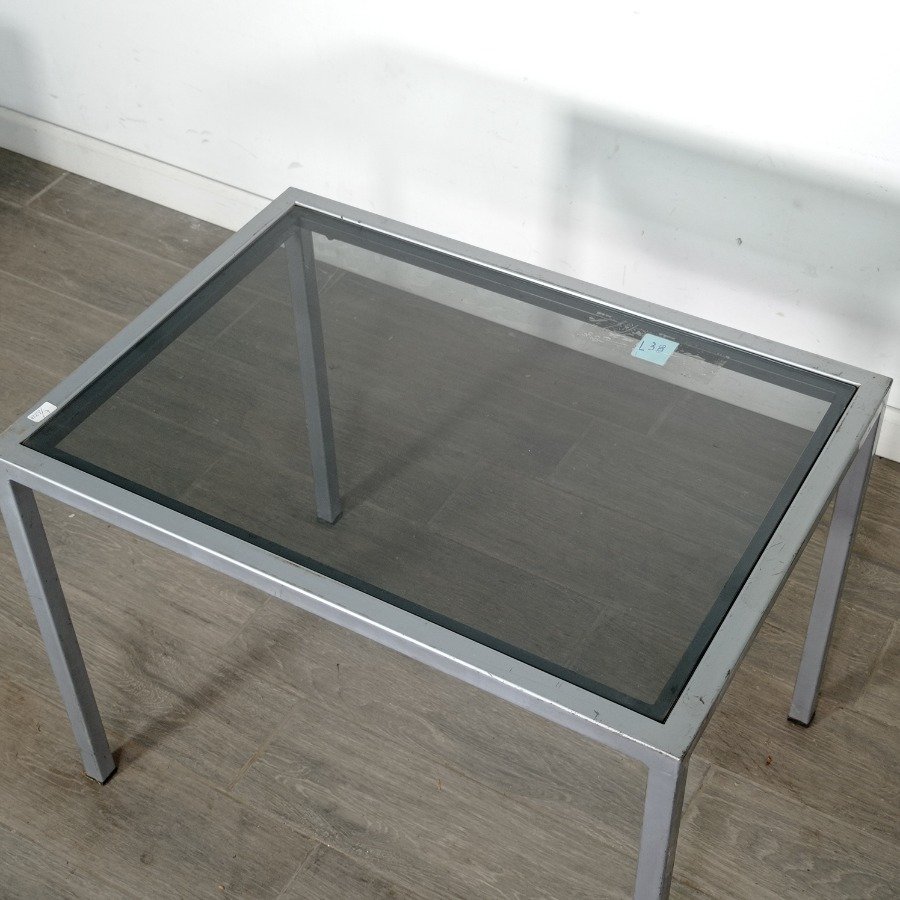 Mesa ratona en hierro y vidrio en color humo - imagen 3