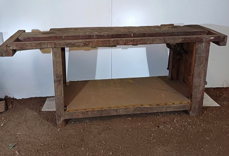 Bancos de carpintero en madera, en mal estado - imagen 4