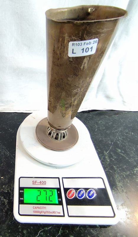 Lote anterior: Florero de plata mexicana con deformaciones y abolladuras