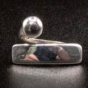 Lote siguiente: Anillo de Plata 925 con Diseño Moderno