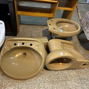 Lote siguiente: Bidé y Lavatorio de Cerámica Color Beige
