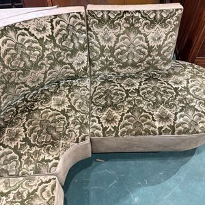 Sillón Esquinero de 4 Cuerpos Tapizado Damasco Verde y Beige - imagen 4