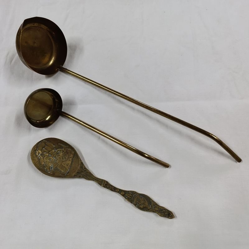 Lote de Cucharones y Cuchara de Bronce
