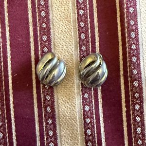 Lote Surtido de Collares, Aretes, Broches y Anillos con Caja - imagen 10