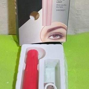 Set de Cuidado Personal: Perfilador de Cejas y Removedor de Durezas - imagen 2