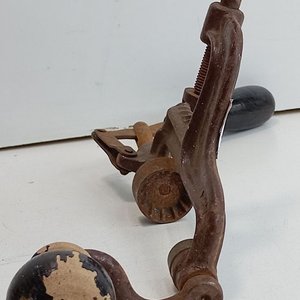 Antiguo Cargador de Cartuchos DIANA de Metal con Mangos de Madera - imagen 3