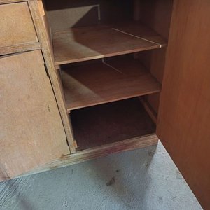 Cómoda o bargueño de madera con detalle en enchapado - imagen 7
