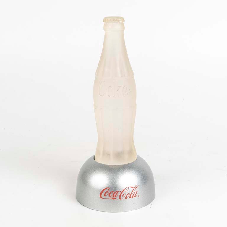 Veladora forma de botella de Coca - Cola a pila, no se probó - Medidas: alto 25 cm