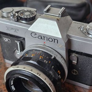 Lote de 3 Cámaras Fotográficas Vintage Canon Japonesas con Accesorios - imagen 5