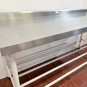 Mesada de Acero Inoxidable con Estructura y Estante Inferior - imagen 3