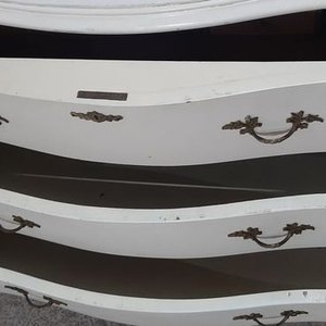 Cómoda Provenzal Blanca con Escritorio Desplegable y Cajones Internos - imagen 2
